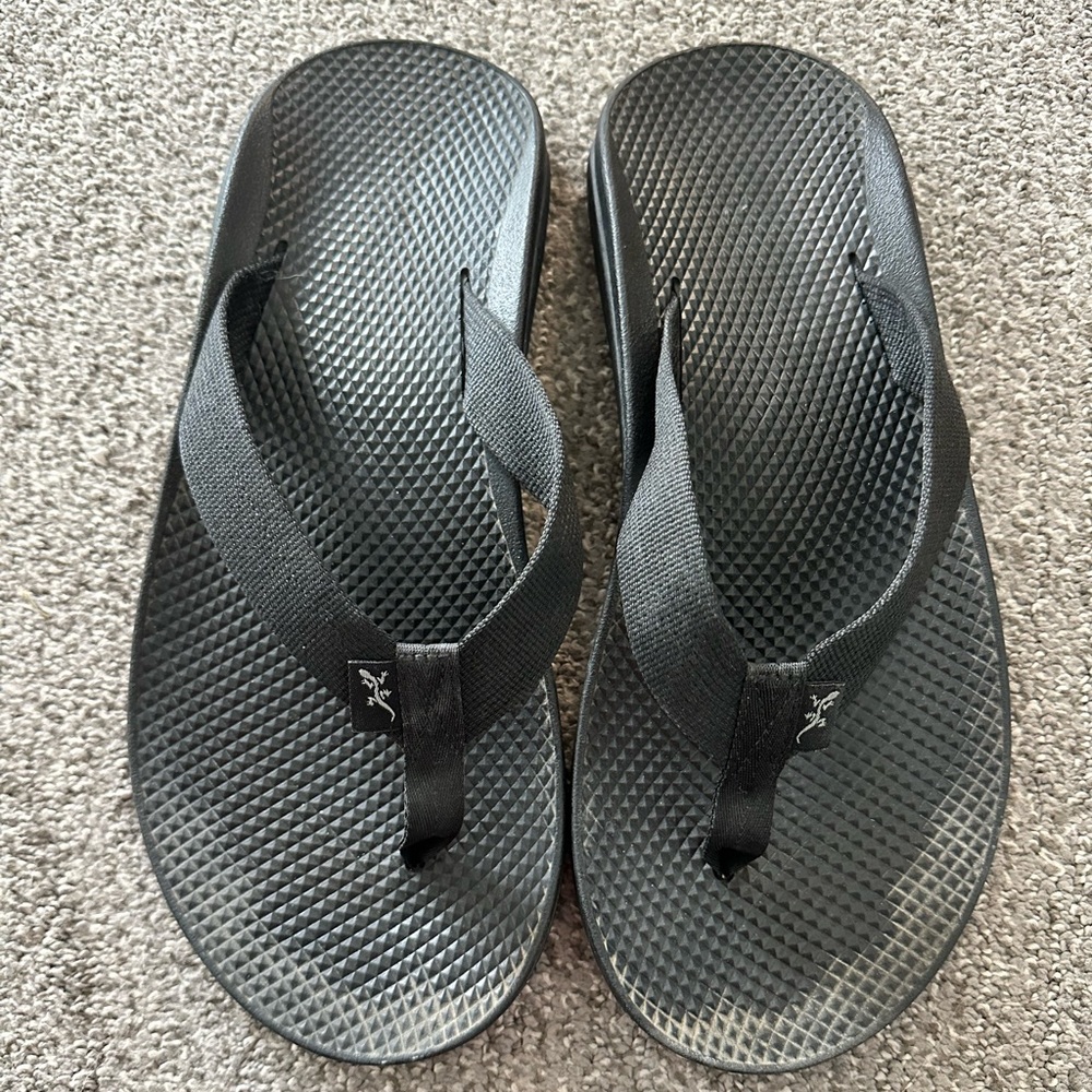 Men’s Chaco Black Flip Flops (Size 9)